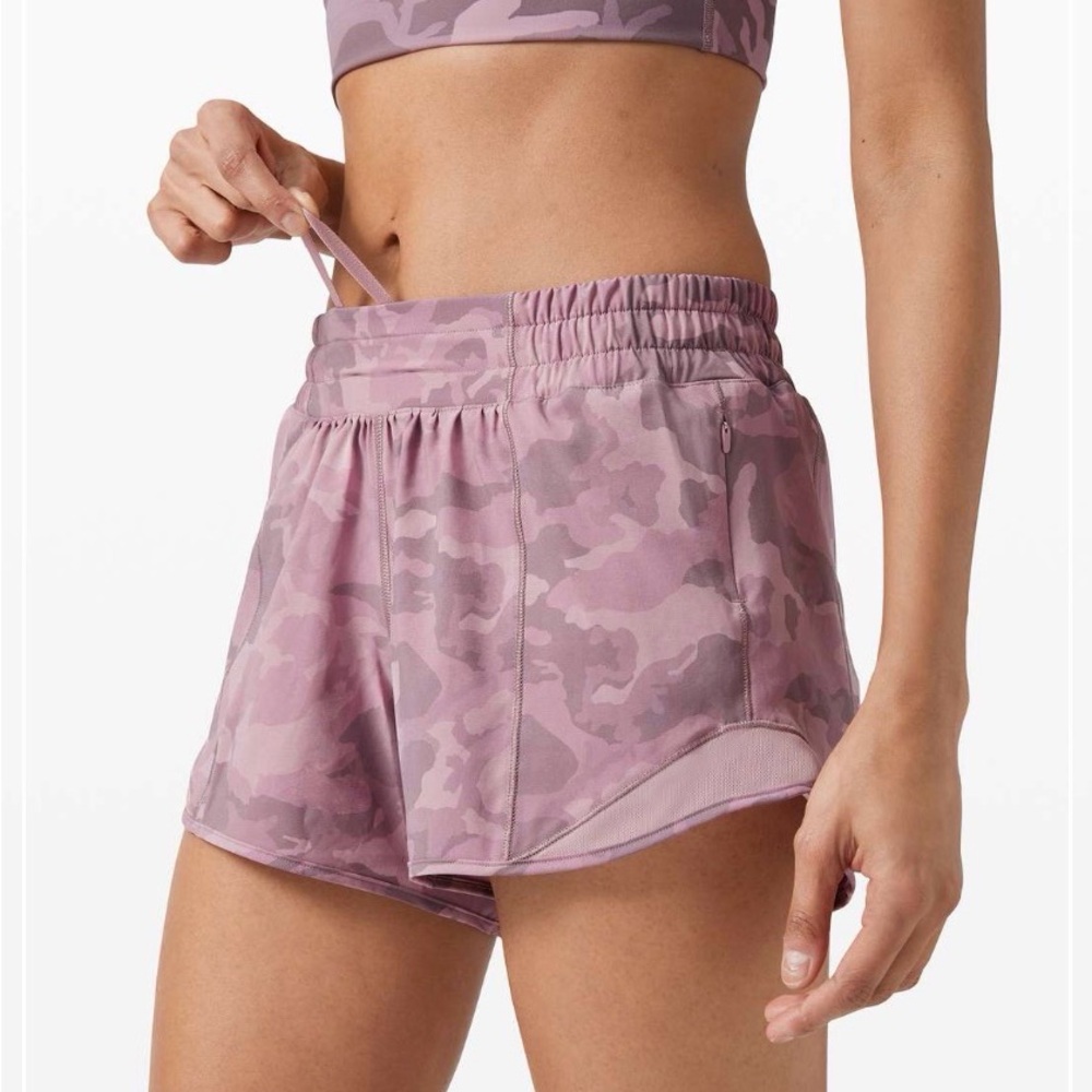 Lululemon Hotty Hot Short II *Long 4"
Incognito Camo‎ Pink Multi Size 6 Tall